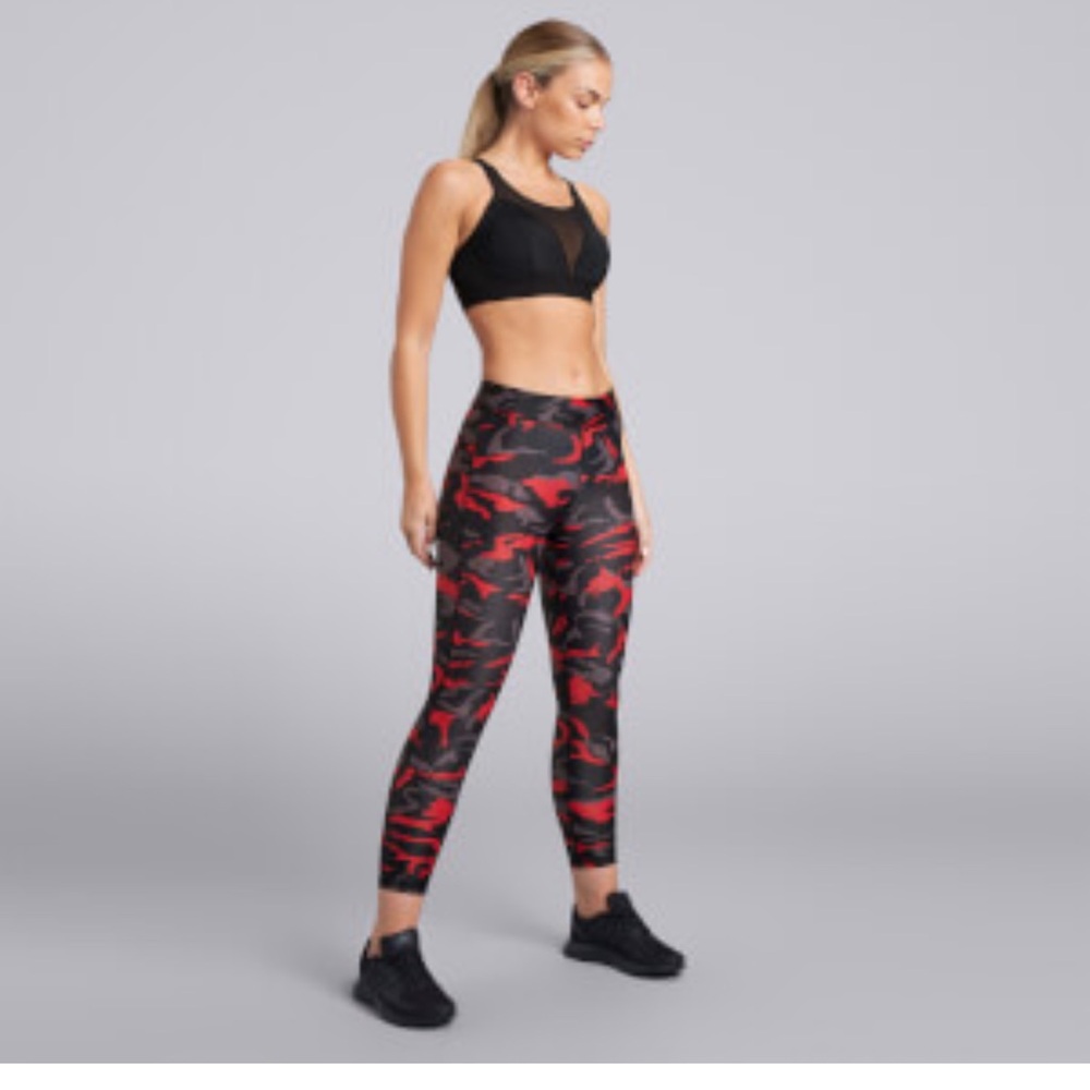 HPE ACTIVEWEAR Women’s Low Waist 3/4 Leggings Red Camo size Large NWOT